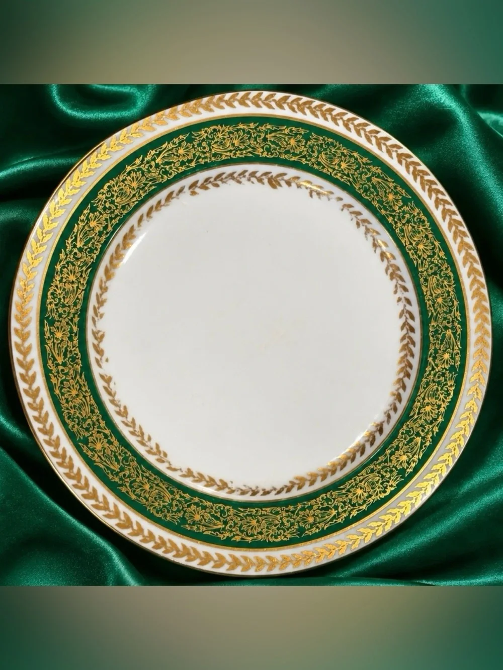 c. 1900 France T&V Tressemann & Vogt Limoges Antique Porcelain Dinner Plate GOLD